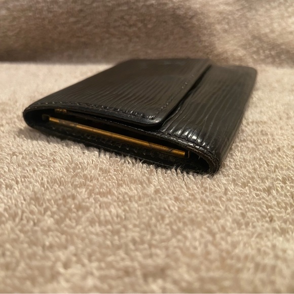 Louis Vuitton Black Epi Leather 6 Key Case - Picture 4 of 16